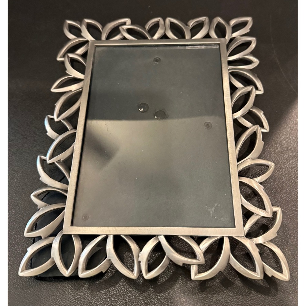 Picture Frame Silver Floral Petal Border Metal Tabletop 4x6 Free Standing Boho